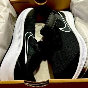 New in box boys Nike Star Runner size 2- Velcro closure